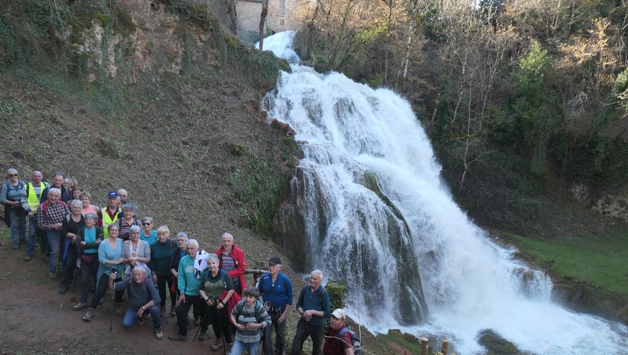 Les participants à cette randonnée au pied de la cascade de Muret-le-Château.