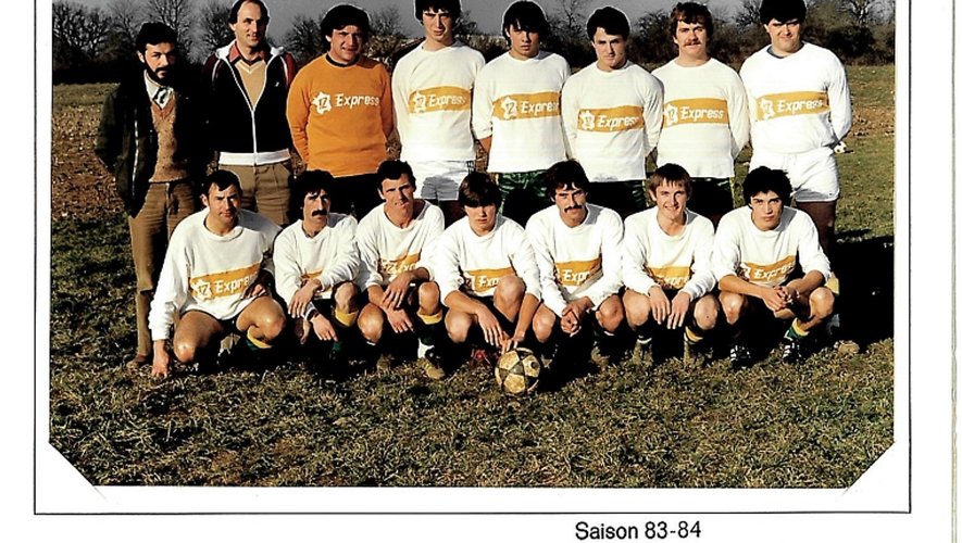 Une des anciennes équipes du clublors de la saison 1983-1984.