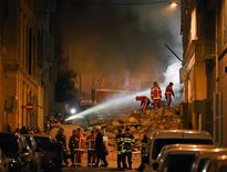 Entre quatre et une dizaine de personnes pourraient se trouver sous les décombres.