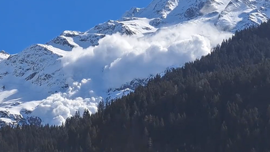 L'avalanche a été captée en vidéo, avant l'annonce de quatre morts et plusieurs blessés en Haute-Savoie.