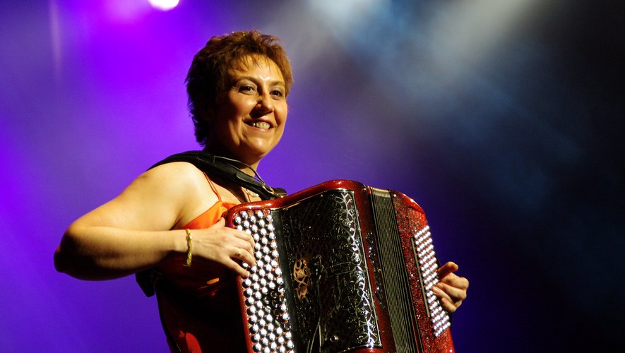 Sylvie Pullès n’a de cesse de valoriser le patrimoine musical auvergnat, toujours dans la bonne humeur et la convivialité.