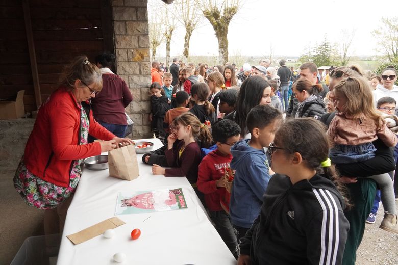 Au total, 4 000 œufs en chocolat sont distribués aux enfants.
