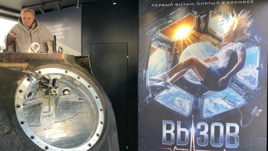 Pour tourner ce film, la Russie a envoyé une actrice et un réalisateur en orbite en octobre 2021 pendant 12 jours.