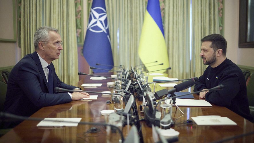 Jens Stoltenberg, secrétaire général de l'OTAN, et Volodymyr Zelensky, président de l'Ukraine.
