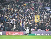 Même si les supporters de Toulouse ou de Nantes semblent se concentrer sur le match, cela risque d'être animé à la 49e minute...