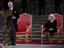 Camilla sera couronnée avec une couronne faite pour la reine Mary, l'arrière grand-mère de Charles, en 1911.
