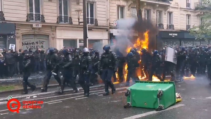 L'image des policiers touchés par un cocktail molotov, à Paris, lundi 1er mai 2023.