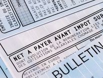 Depuis janvier 2019, le prélèvement à la source consiste à déduire l'impôt avant versement du revenu : le montant de l'impôt est prélevé chaque mois sur le bulletin de paie.