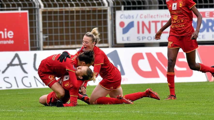 La joie des Ruthénoises le 13 mai 2018 lors de leur victoire 3-1 contre Fleury, qui leur a permis de sortir de la zone rouge.