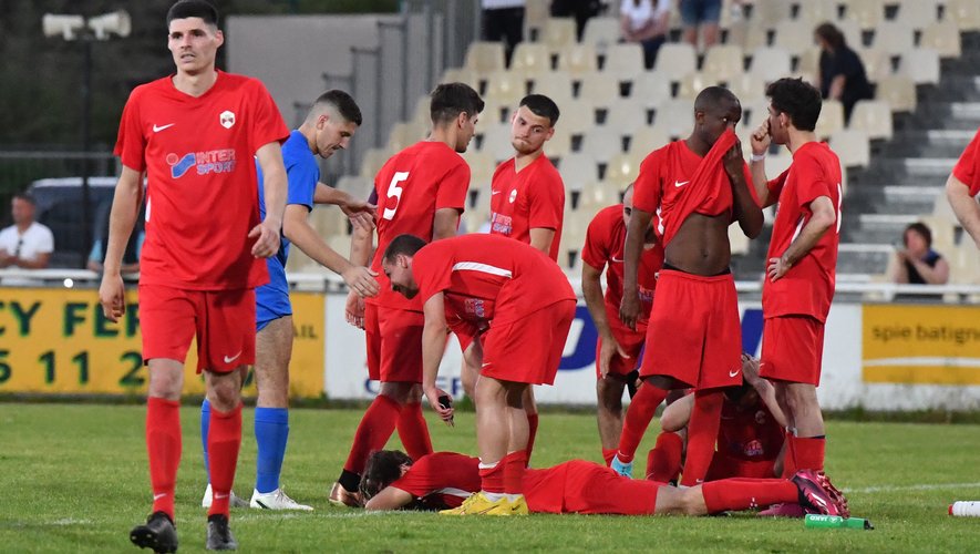 La tristesse des joueurs de Capdenac-Figeac après leur élimination de la coupe d’Occitanie aux tirs au but, hier.