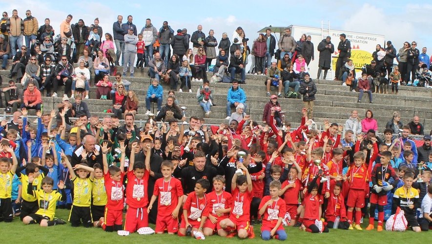 Plusieurs centaines de petits footballeurs sont venues de tout l’Aveyron à Vabre, dimanche.