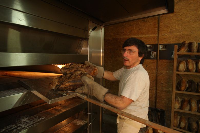 En Belgique, Benoît Segonds et ses équipes déclinent toute la gamme des pains de type français : campagne, seigle, céréales, au levain… Et aussi des pâtisseries. Des recettes qui séduisent de plus en plus d’amateurs.