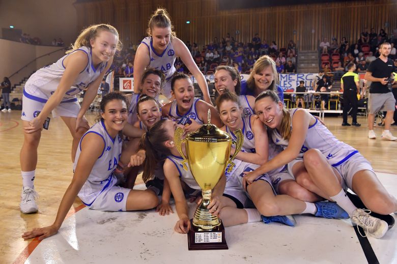 Chez les seniors féminines, l’équipe II de l’Elan Aveyron remet son titre acquis face à Villefranche (66-52) il y a un an, en jeu.