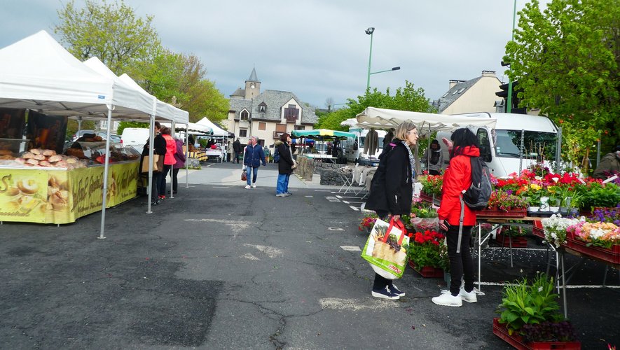 Le marché se tient tous les samedis matin place du Taureau.