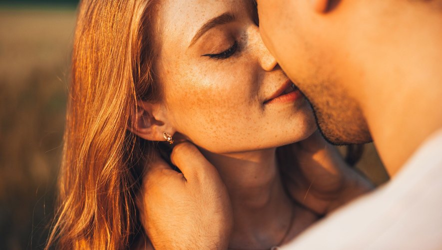 S'embrasser en signe d'attachement romantique ou sexuel est une pratique chez les humains vieille d'au moins 4.500 ans.