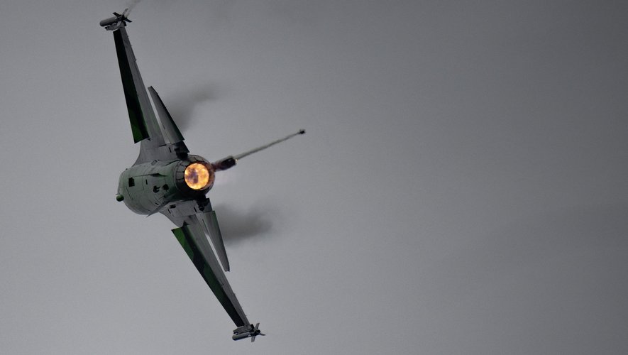 Les F-16, avions de combat de construction américaine, vont être livrés à l'Ukraine.