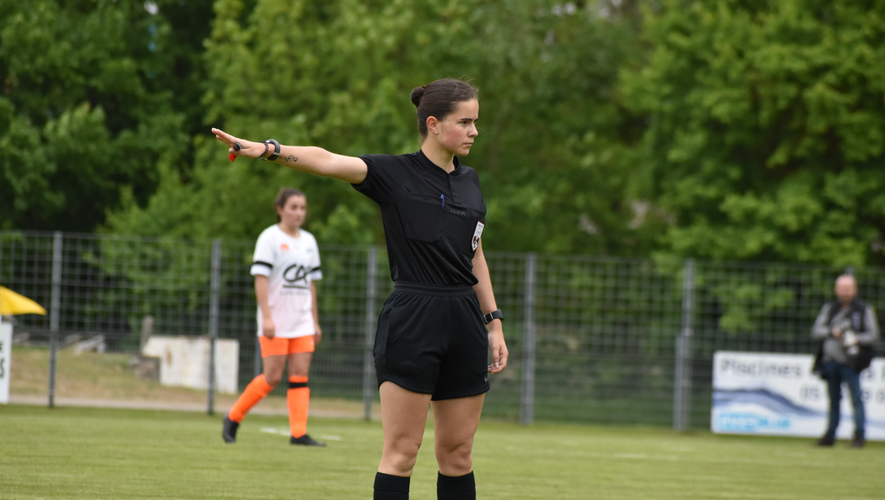 Emma Prieur, jeune arbitre prometteuse originaire de Lozère, va encadrer la finale féminine de la coupe de l'Aveyron.