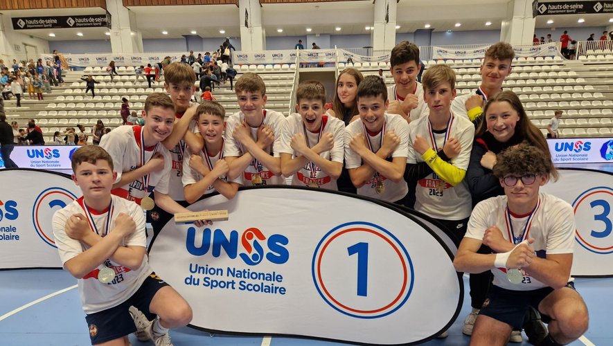 Le championnat de France UNSS de handball connait ses nouveaux champions : ils sont Espalionnais !