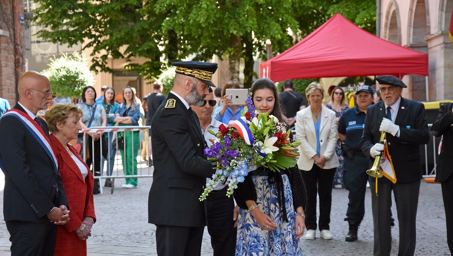La cérémonie s'est tenue devant la préfecture, à Rodez, ce samedi 27 mai.