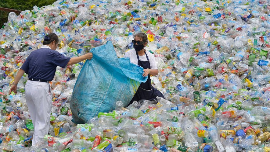 L'humanité abuse du plastique "car il est trop bon marché", elon Inger Andersen, la patronne de l'ONU-Environnement.