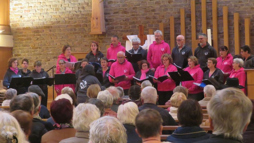 Des choristes du village en concert pour le Secours catholique.
