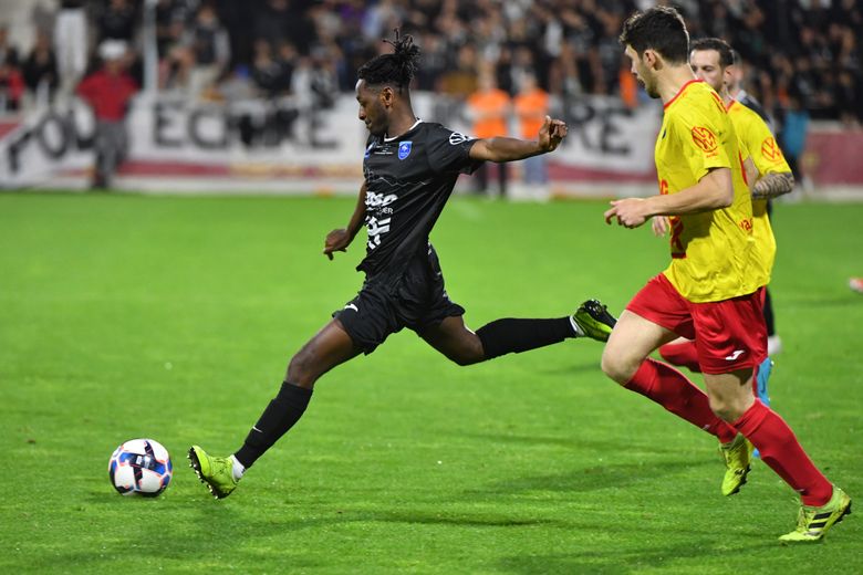 Espalion a remporté la finale masculine en battant Comtal II 4-1.