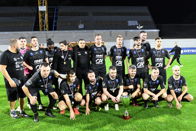 Espalion a remporté la finale masculine en battant Comtal II 4-1.