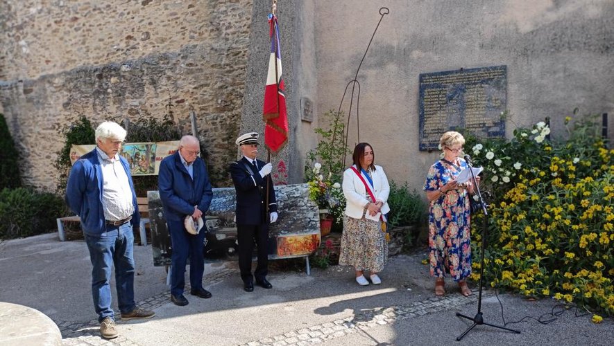 Karine Clément, Brigitte Marolles et les  portes drapeaux place Marcellin Cazals