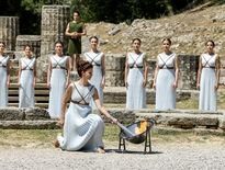 La flamme, allumée à Olympie en Grèce comme le veut la tradition, arrivera à Marseille le 8 mai 2024.