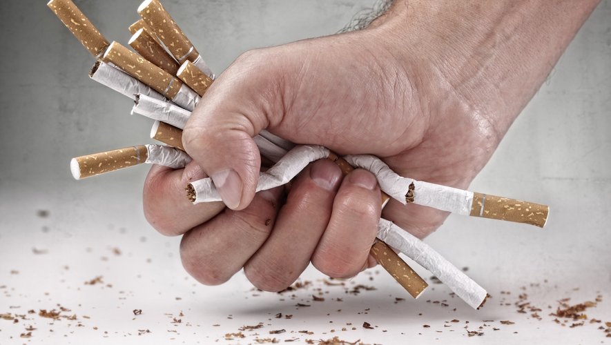 Près de 12 millions de Français fumaient toujours quotidiennement en 2022.