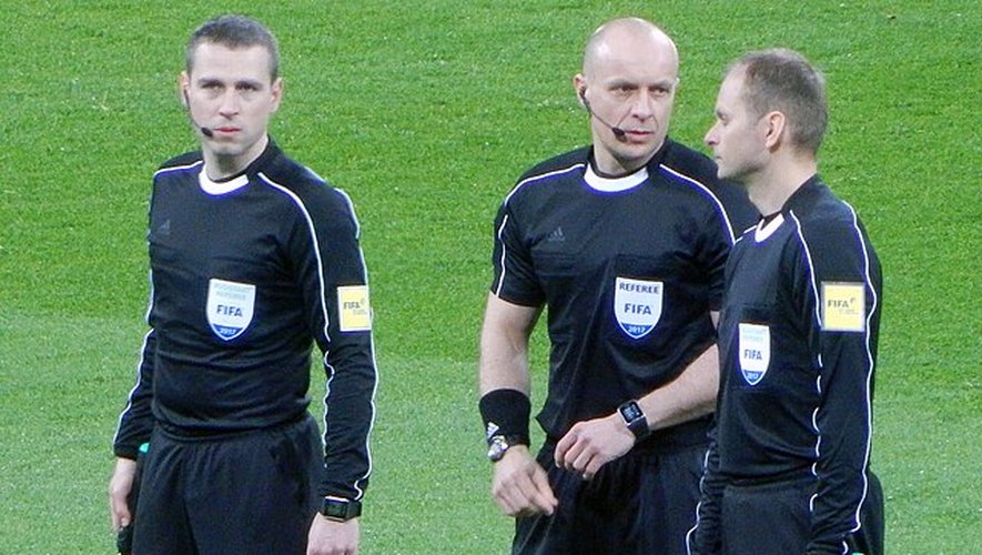 Szymon Marciniak (au centre) arbitrera bien la finale de la Ligue des Champions, entre Manchester City et l'Inter Milan.