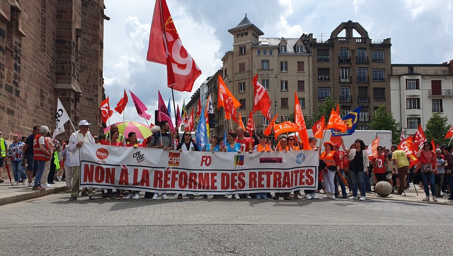 A Rodez, la manifestation qui devait partir de la place d'Armes à 14 heures s'est élancée avec une heure de retard.