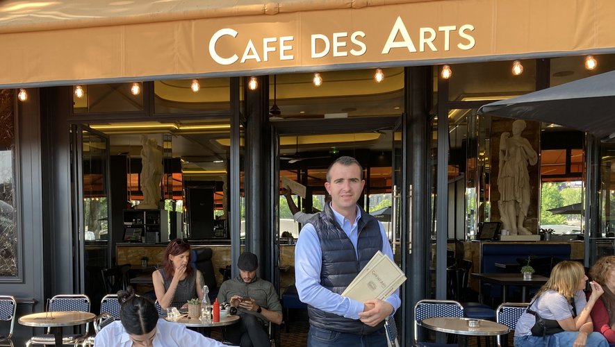 Damien Naudan avait tout juste trente ans, en 2018, quand il a succédé  à son père Claude, à la tête du Café des Arts.