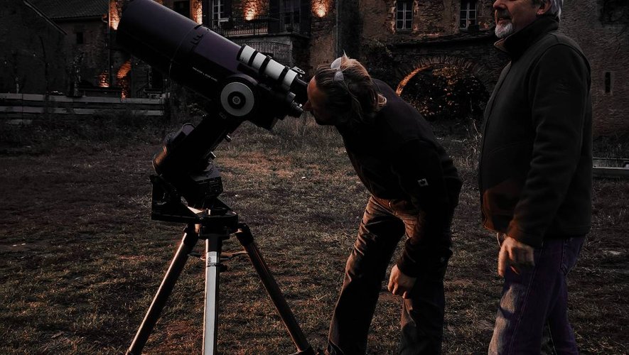 Observation des étoiles à Curan.