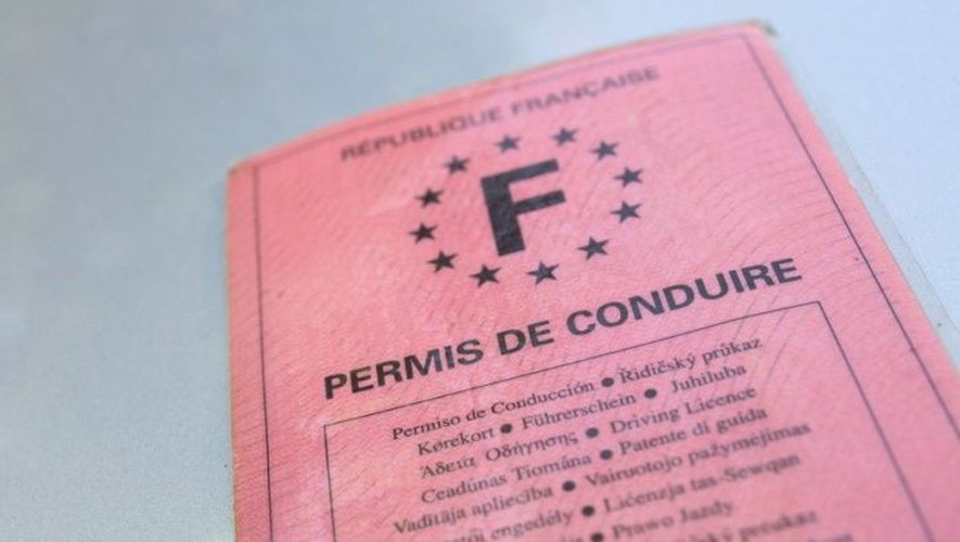 Le permis de conduire "papier rose" cartonné en vigueur depuis 1922 ne sera plus valable à partir du 19 janvier 2033.