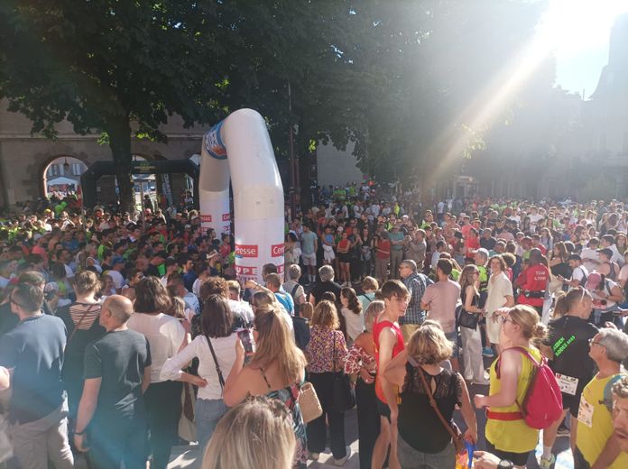 Une foule immense autour du départ !