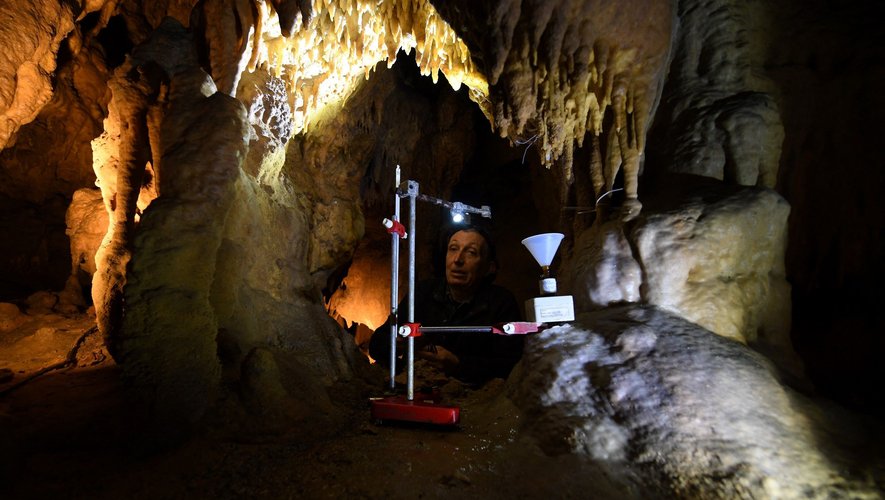 La grotte renferme des informations inestimables: l'oxygène présent dans l'eau de pluie infiltrée, accumulée et dissoute sous terre pour former, au fil des millénaires, des concrétions de calcaire, et le carbone, issu de la succession de plantes au-dessus de la grotte.