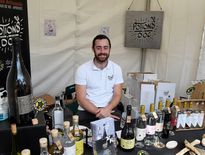 Stéphan Marty a lancé Les potions d’oc voilà moins d’un an à Pont-de-Salars et il ne cache pas que son développement passe par le marché parisien.