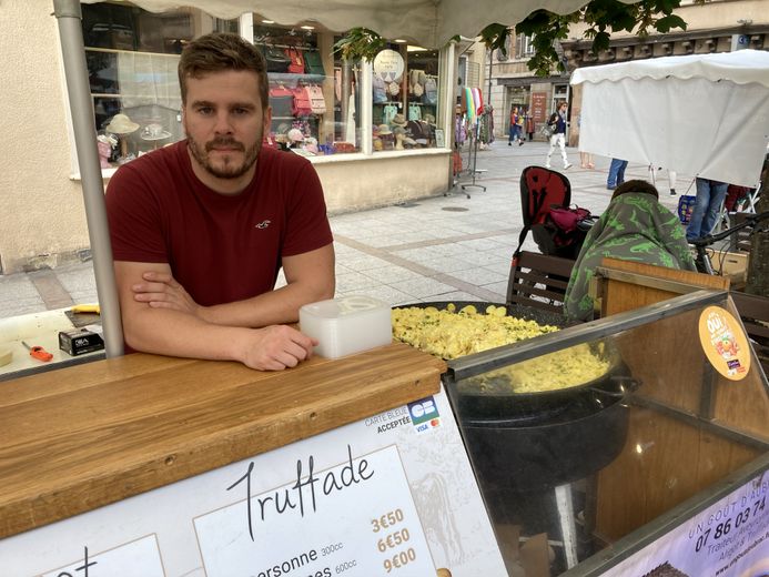 Léo Chauchard (Un Goût d'Aubrac) propose aligot et truffade sur les marchés.