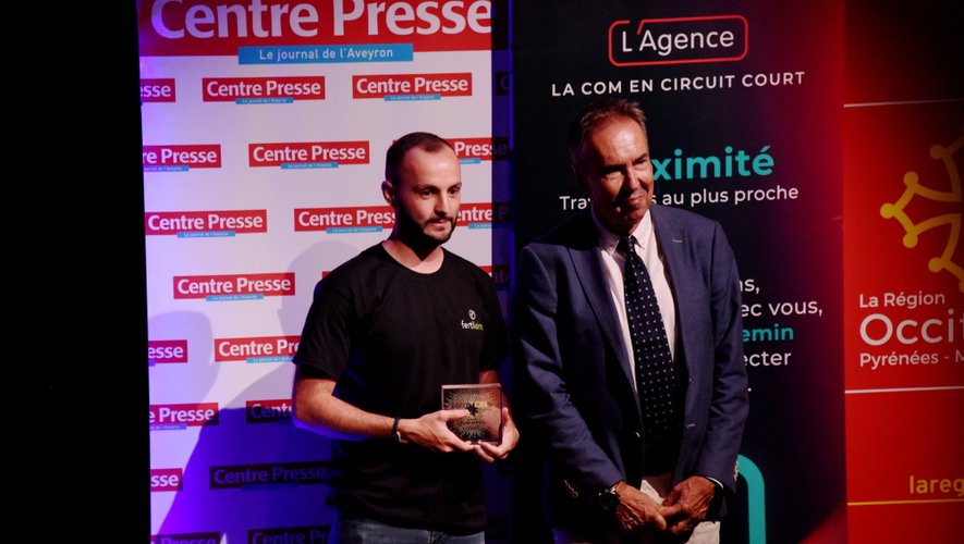 Fertilaine, lauréat de la catégorie jeune pousse avec un prix remis par Eric Pignat, directeur commercial de la compagnie Amelia.
