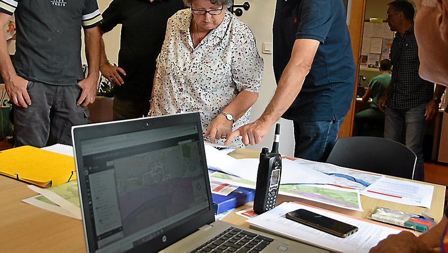 Cellule de crise en mairie de Saint-Côme-d’Olt, la rupture du barrage est imminente…