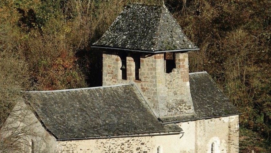 L’église de Servières, lieu de méditation au cœur de la nature.