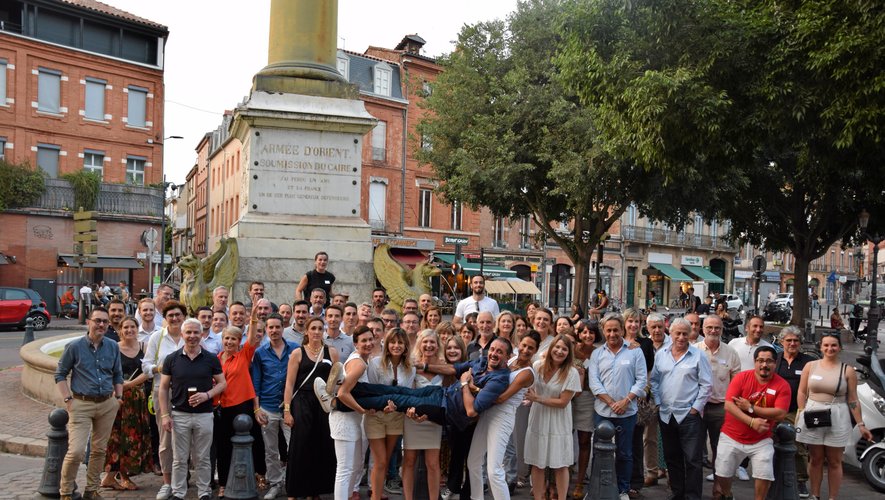 Plus de 80 personnes ont répondu à l’invitation pour ces retrouvailles des Aveyronnais de Toulouse au Café Authié, qui appartient au Villefranchois Olivier Guinou (porté par les organisatrices)..