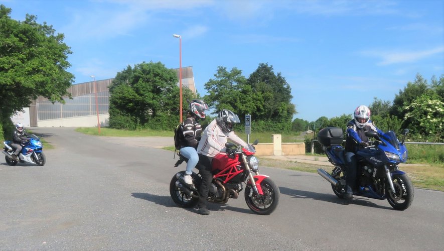 Rallye touristique à moto avec énigme et cadaux à la clef.