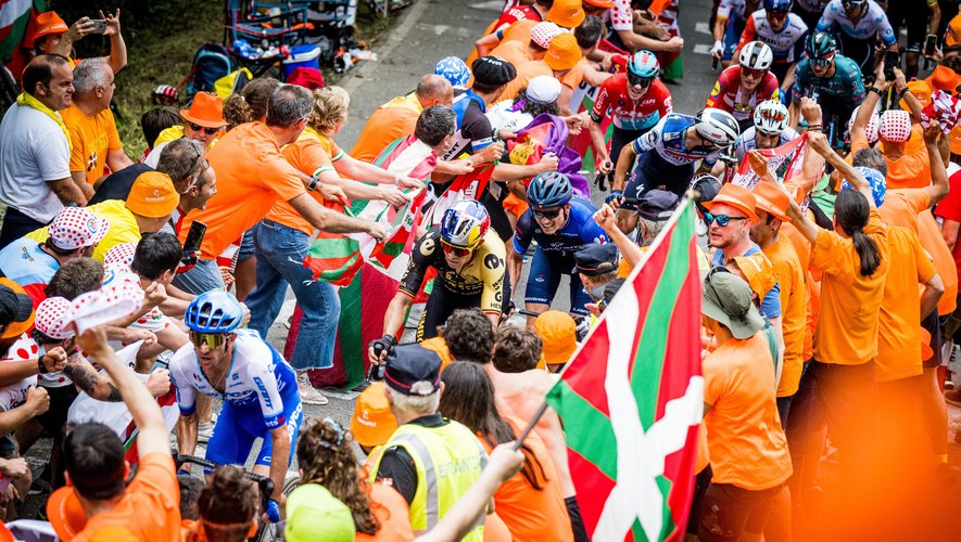 Tour De France 2023 étape 2 Les Coureurs à Lassaut Du Mythique Jaizkibel Ce Dimanche 2 