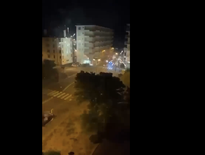 Tirs de mortiers et de feux d'artifice sur les voitures de police.