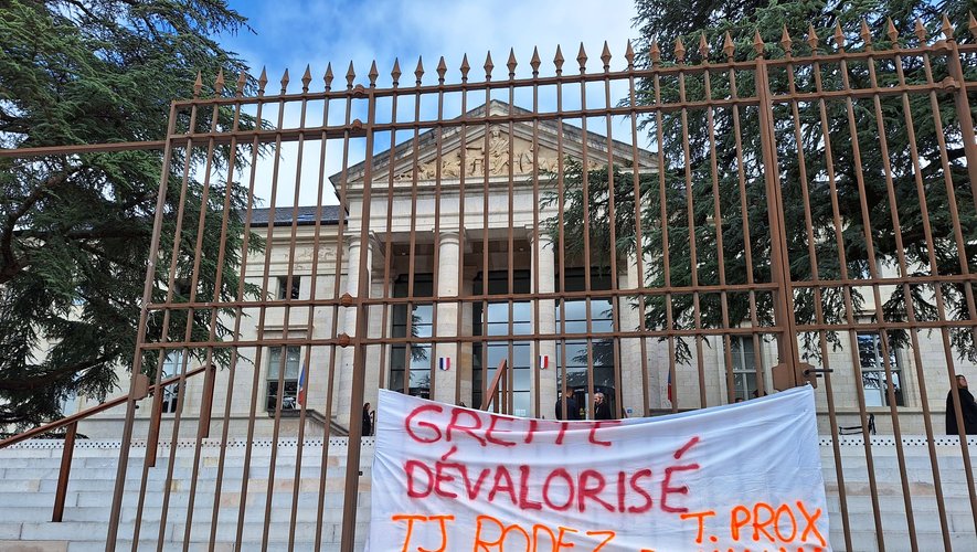 Même s'ils ne sont pas présents ce mardi sur les marches du palais de justice, les greffiers du Tribunal judiciaire de Rodez et du Tribunal de proximité de Millau poursuivent le mouvement de grève.