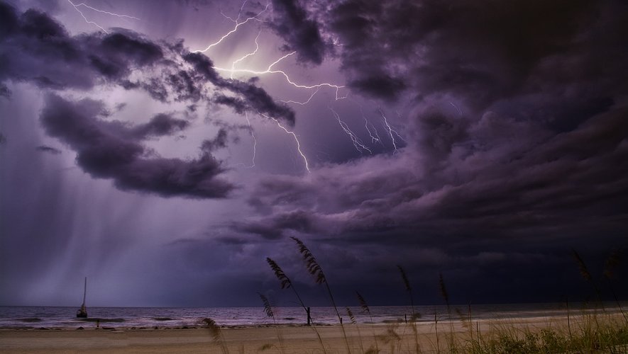 Des orages sont à prévoir des côtes de l'Atlantique au massif des Alpes.
