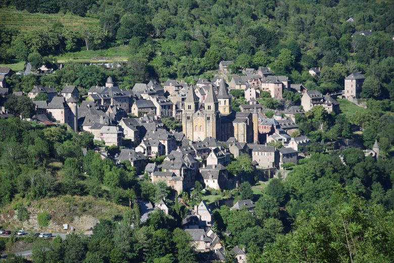 Le village de Conques a été mentionné par le Routard.