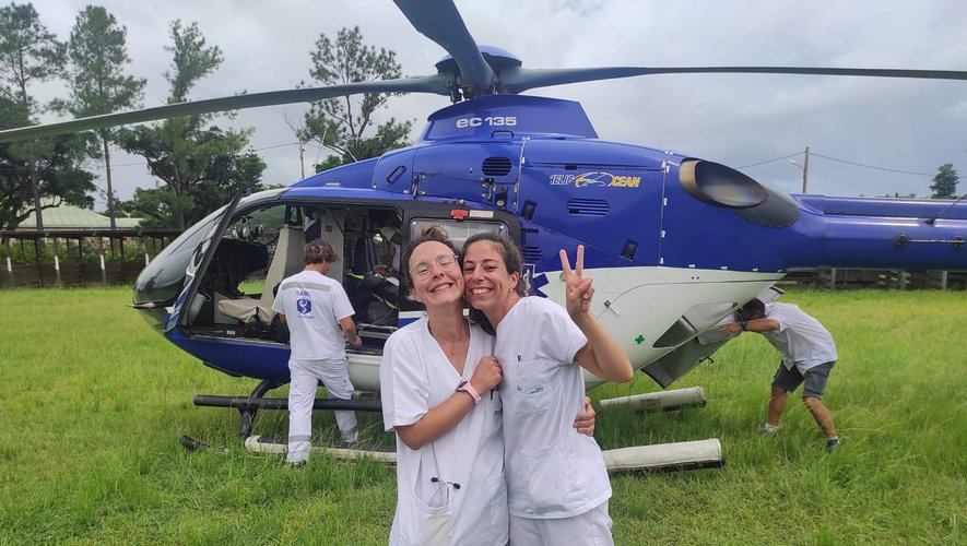 La trentenaire, originaire de Flagnac, Marine Laborie (à droite) est heureuse d’exercer comme infirmière, dans un dispensaire, en Nouvelle-Calédonie.
